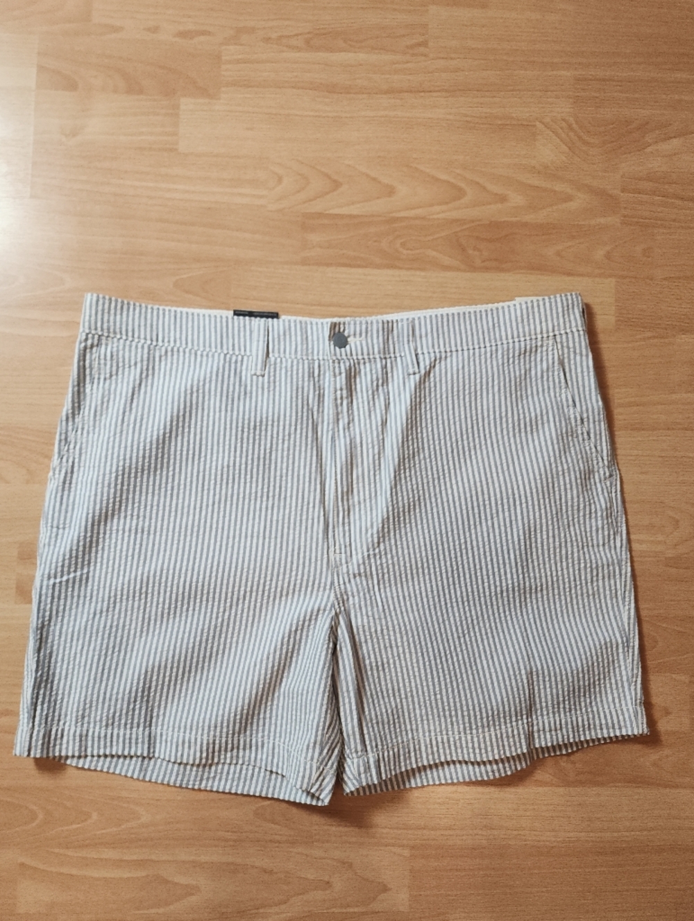 NWT Levi's 100% Cotton Seersucker Grey Stripe Chino Authentic 6" Shorts Mens 42
